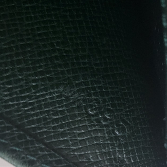 Louis Vuitton Green Taiga Leather Men's Bi-fold Wallet - Picture 6 of 7